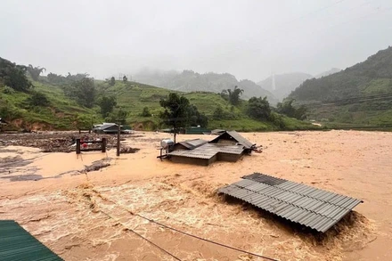 Thôn Mảnh Tầu, xã Bản Mù, huyện Trạm Tấu, tỉnh Yên Bái bị chìm trong nước lũ do ảnh hưởng của bão số 3 (Yagi) tháng 9/2024. (Ảnh: THANH SƠN)