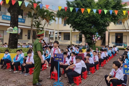 Công an phường Kon Tum thường xuyên tổ chức tuyên truyền, phổ biến pháp luật cho học sinh.