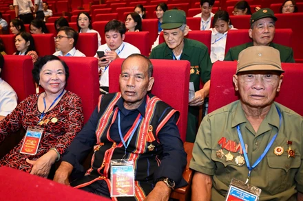 Các đại biểu dân tộc thiểu số dự gặp mặt. (Ảnh: THÀNH ĐẠT)