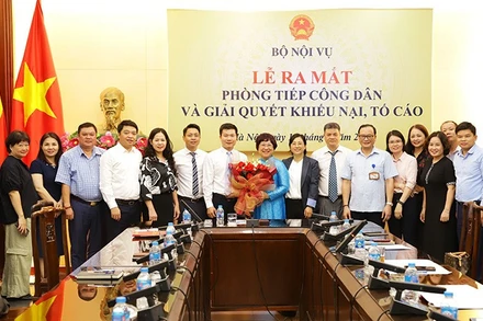 Các đại biểu tại lễ ra mắt. (Ảnh: Moha)