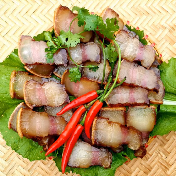 Thịt ba chỉ hun khói Ninh Sớp Lai Châu