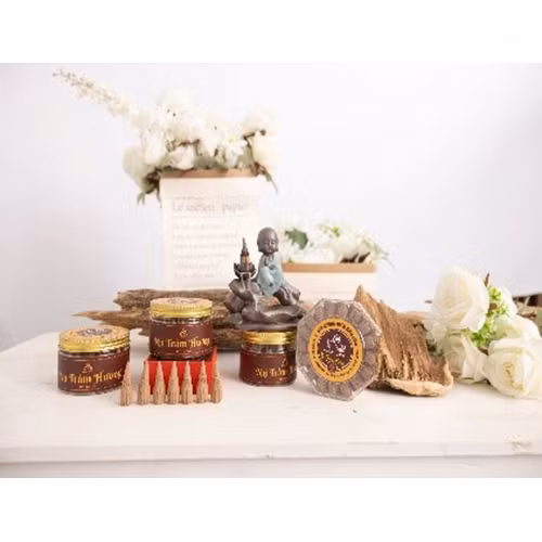 Hương trầm Hiền Linh