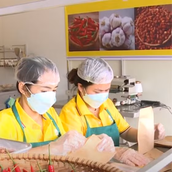 Lạc rang cháy tỏi ớt Minh Nhật