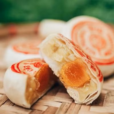 Bánh pía nhân đậu xanh Quãng Trân