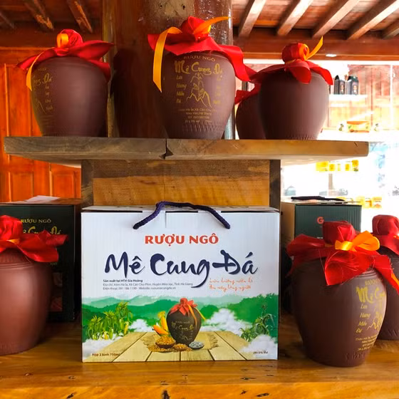 Rượu ngô Mê Cung Đá