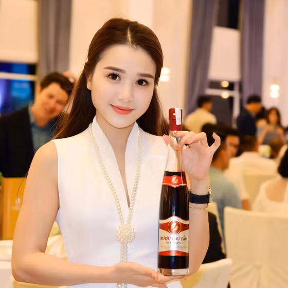 Rượu dâu tằm Huy Hoàng