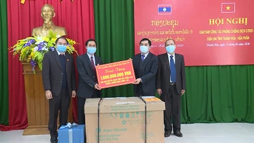 Tỉnh Thanh Hóa tặng bạn vật tư phòng, chống dịch Covid-19.