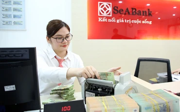 Giao dịch tại chi nhánh Ngân hàng SEA Bank.　 