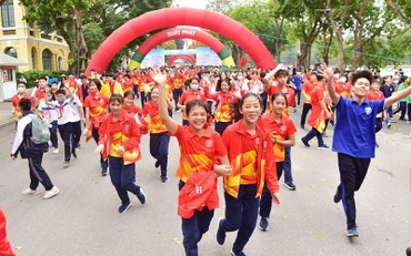 Gần 2.600 vân động viên tham hưởng ứng gia giải chạy.