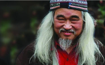 Dịch giả Đoàn Tử Huyến.