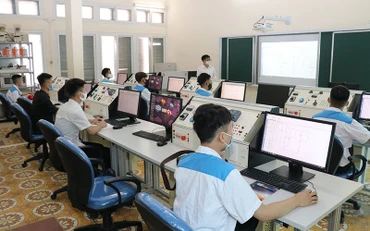 Sinh viên Trường cao đẳng Cơ điện Hà Nội. (Ảnh minh họa)