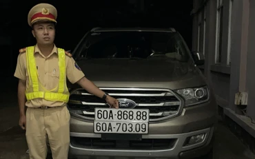 Chiếc xe Ford được Vũ gắn biển số giả 60A-868.88.