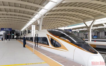 Tuyến đường sắt cao tốc nối 2 thành phố Hàng Châu và Thai Châu của tỉnh Chiết Giang, Trung Quốc đưa vào vận hành đầu năm 2022. (Ảnh minh họa)