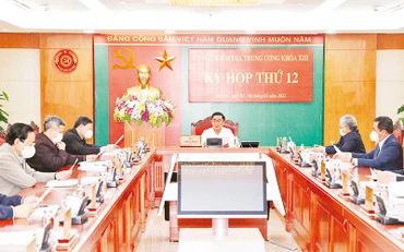 Thời gian qua, Ủy ban Kiểm tra các cấp đã tăng cường kiểm tra, giám sát việc thực thi quyền lực của cấp ủy, bí thư cấp ủy. Trong ảnh: Kỳ họp thứ 12, Ủy ban Kiểm tra Trung ương Khóa XIII. Ảnh: Phương Hoa