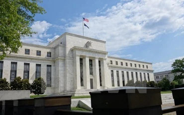 Quang cảnh bên ngoài trụ sở FED ở Washington. (Ảnh: AFP/TTXVN)