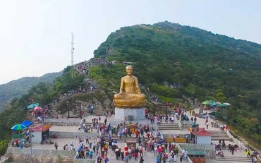 Khu danh thắng Yên Tử đón lượng lớn du khách đến tham quan và chiêm bái đầu năm 2022.