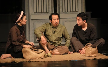 Cảnh trong vở "Ông không phải bố tôi". 