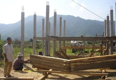Xây nhà cho người nghèo ở Quảng Trị.