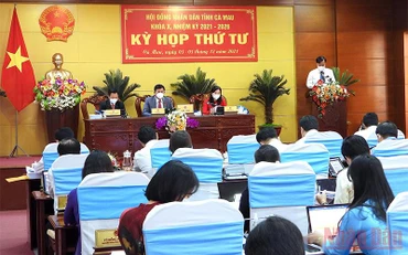 Kỳ họp thứ tư khóa X của Hội đồng nhân dân tỉnh Cà Mau thông qua 28 nghị quyết quan trọng phục vụ phát triển kinh tế-xã hội.