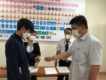 Sở Giao thông vận tải TP Hồ Chí Minh thực hiện thí điểm cấp giấy phép lái xe tại chỗ sau khi có kết quả sát hạch.