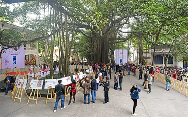 Triển lãm tranh minh họa do Báo Nhân Dân hằng tháng tổ chức năm 2015. Ảnh: Dương Mai