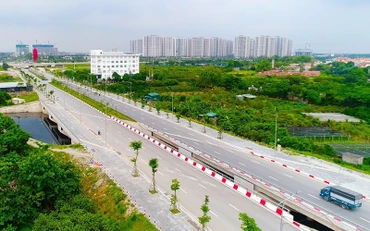 Tuyến đường Dương Xá - Ðông Dư, huyện Gia Lâm, Hà Nội. Ảnh: MẠNH KHÁNH