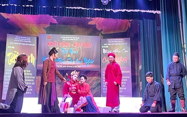 Biểu diễn một trích đoạn trong vở “Những đứa con oan nghiệt”.