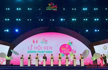 Nghi thức khai mạc Lễ hội Sen Đồng Tháp. 