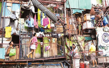 Một khu nhà ở tạm bợ của người dân ở Thủ đô Ma-ni-la (Phi-li-pin).