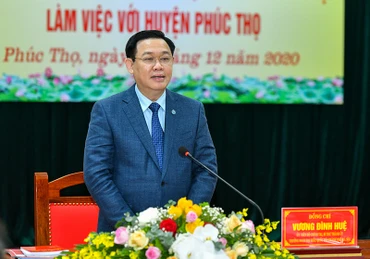 Đồng chí Vương Đình Huệ,Ủy viên Bộ Chính trị, Bí thư Thành ủy phát biểu ý kiến tại buổi làm việc. Ảnh: DUY LINH