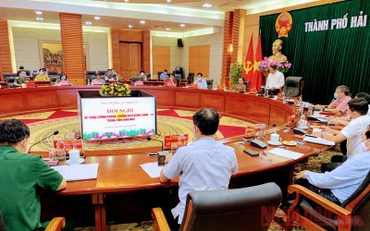 Quang cảnh họp Ban Thường vụ Thành ủy Hải Phòng, chiều 4-8.