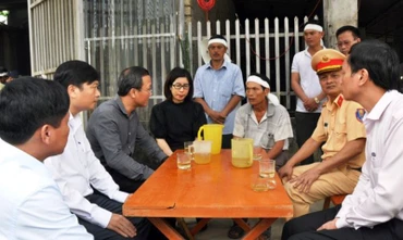 Ủy ban An toàn giao thông quốc gia thăm hỏi gia đình nạn nhân.