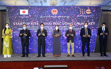 Các đại biểu dự lễ khai mạc (Ảnh: GDVT).