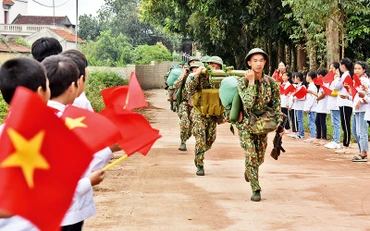 Các chiến sĩ Sư đoàn 3 diễn tập hành quân chiến đấu. Ảnh | Trần Hải