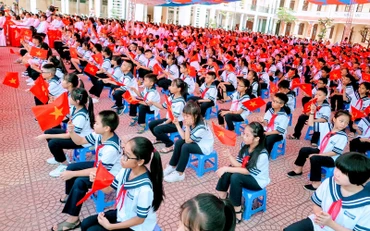 Học sinh Hải Phòng chuẩn bị khai giảng năm học mới.