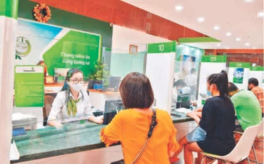 Giao dịch tín dụng tại một chi nhánh của Vietcombank trên địa bàn Thành phố Hồ Chí Minh.