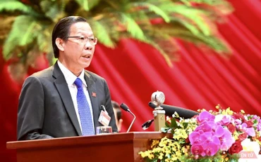 Bí thư Tỉnh uỷ Bến Tre Phan Văn Mãi trình bày tham luận. (ẢNH: DUY LINH)