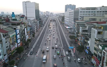 Đường vành đai 2 trên cao đoạn Ngã Tư Sở-Ngã Tư Vọng khá thông thoáng trong ngày đầu đưa vào khai thác