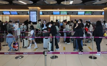 Nối lại các chuyến bay quốc tế tạo điều kiện để ngành du lịch Hàn Quốc khởi sắc trở lại. (Ảnh: koreatimes)