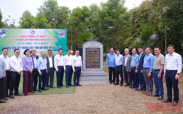 Ngày 20/4, đồng chí Lê Quốc Minh và Đoàn cán bộ Hội Nhà báo Việt Nam, lãnh đạo nhiều cơ quan báo chí, Hội Nhà báo nhiều tỉnh, thành phố về thăm di tích lịch sử Trường dạy làm báo Huỳnh Thúc Kháng.