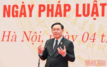Chủ tịch Quốc hội Vương Đình Huệ phát biểu tại buổi gặp mặt nhân Ngày Pháp luật Việt Nam. (Ảnh: Duy Linh)