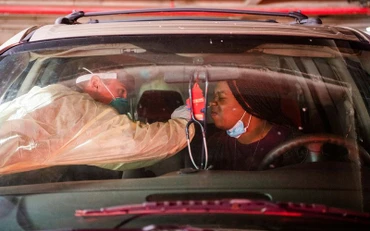 Lấy mẫu xét nghiệm Covid-19 ở Columbus, Ohio, Mỹ, ngày 5/1/2022. (Ảnh: REUTERS)