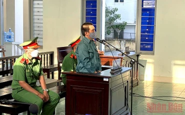 Bị cáo Cao Đức Trung tại phiên tòa xét xử về tội “Lừa đảo chiếm đoạt tài sản”.