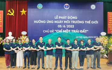 Các đại biểu tại lễ phát động hưởng ứng Ngày Môi trường thế giới.