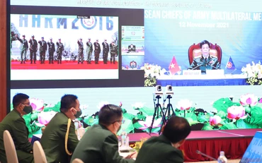 Các đại biểu tham dự Hội nghị Tư lệnh Lục quân các nước ASEAN lần thứ 22 tại điểm cầu Hà Nội. (Ảnh Trọng Đức)