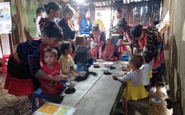 Ðoàn cán bộ Sở Y tế Ðiện Biên và Tổ chức Tầm nhìn thế giới khảo sát hiệu quả chương trình tại huyện Mường Chà.