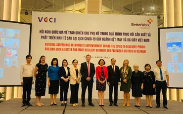 Các đại biểu Việt Nam và quốc tế tham dự hội nghị.