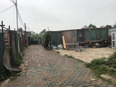 Vi phạm đất đai, trật tự xây dựng tại khu vực bãi sông quận Tây Hồ. (Ảnh: Ngọc Anh)