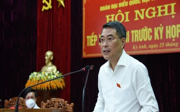 Đồng chí Lê Minh Hưng tiếp thu và làm rõ một số vấn đề trước Cử tri huyện Kỳ Anh. 