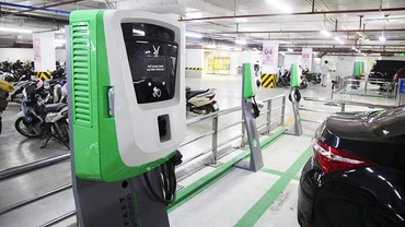 Một trạm sạc cho xe điện tại Hà Nội.
